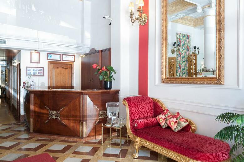 Hotel Adriano