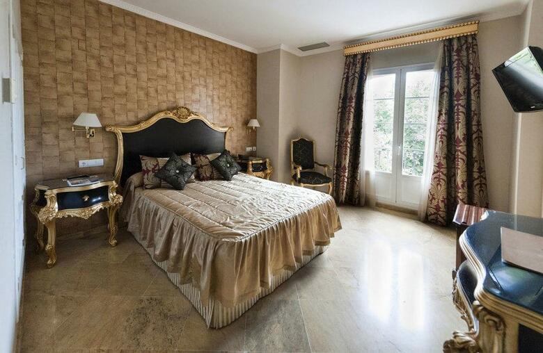 Hotel Adriano
