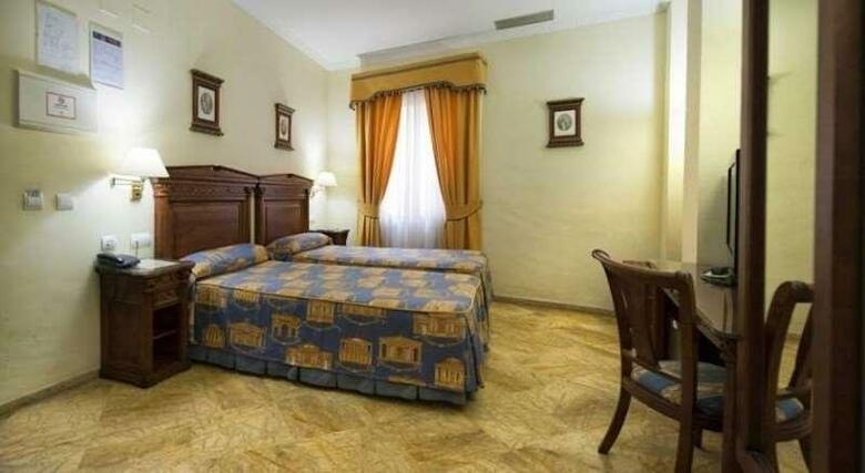 Hotel Adriano
