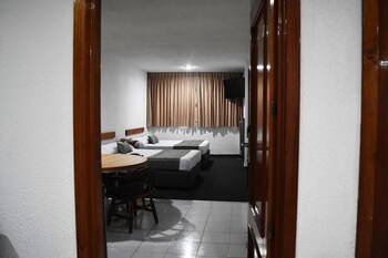 Hotel Suites Campestre
