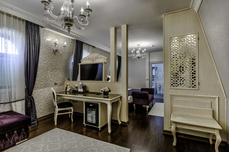 Hotel Amiral Palace