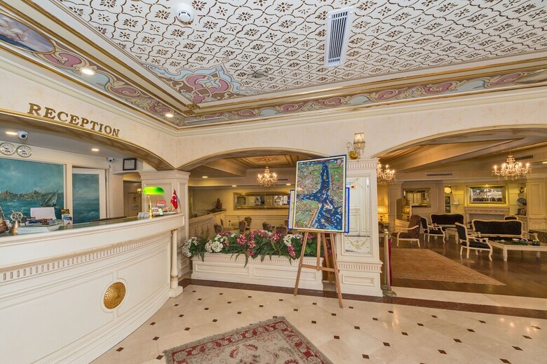 Hotel Amiral Palace