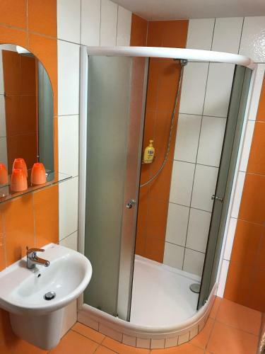 Hostal Penzion A Autokemp Wolf