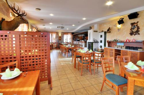Hostal Restaurace A Penzion Kamenec