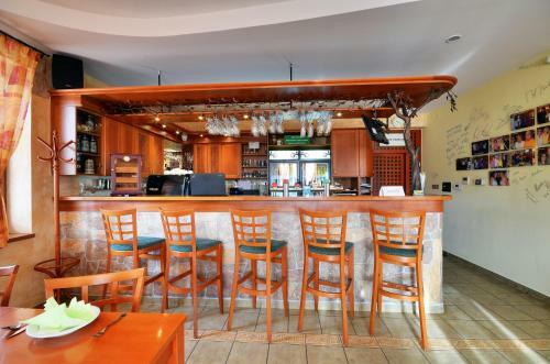 Hostal Restaurace A Penzion Kamenec