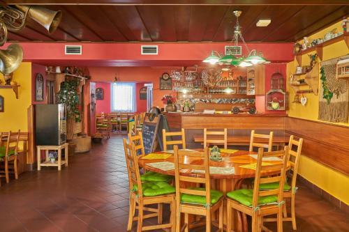 Hostal Pension & Restaurace Zelen� Ml�n