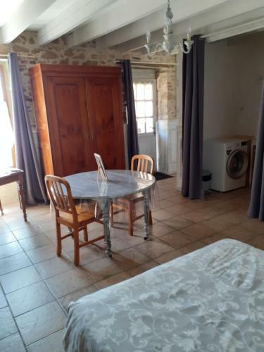 Hostal Chambre D'h�te Du Plessis