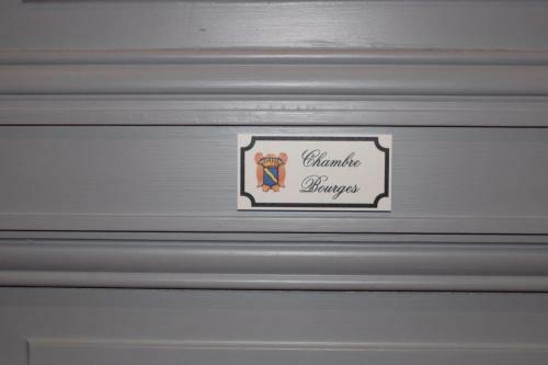 Ch�teau De Bussolles & 2 G�tes