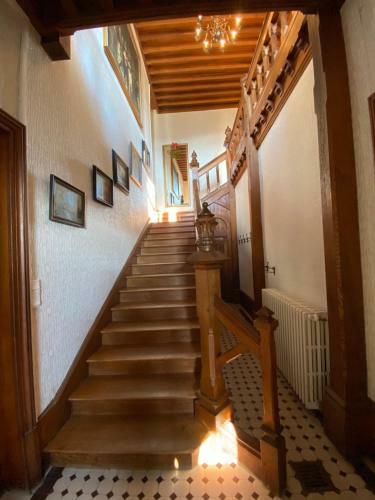 Ch�teau De Bussolles & 2 G�tes