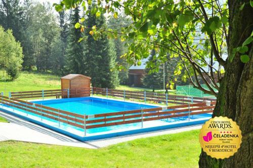 Horsk� Hotel ?eladenka / Mountain Resort