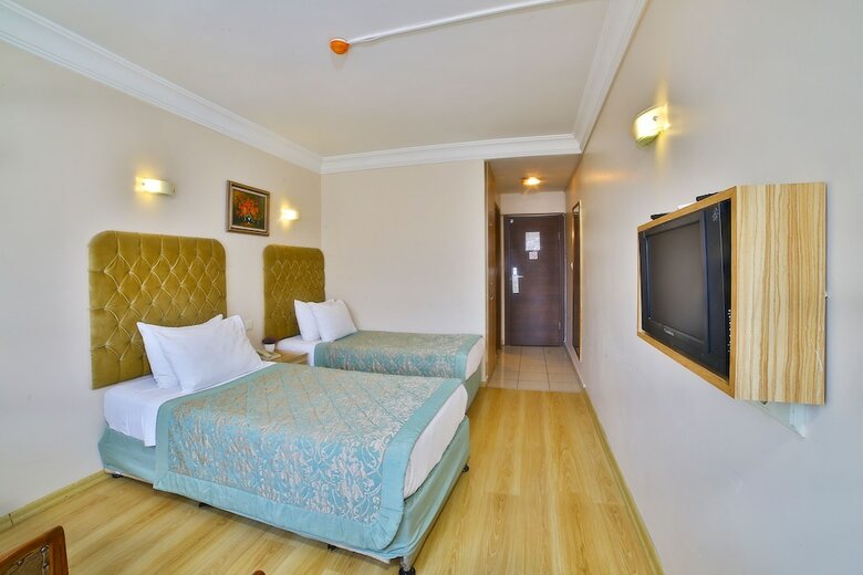 Grand Ant Hotel