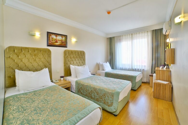 Grand Ant Hotel