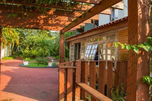 Hostal Pousada Larimor