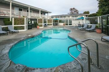 Hotel Monterey Bay Lodge