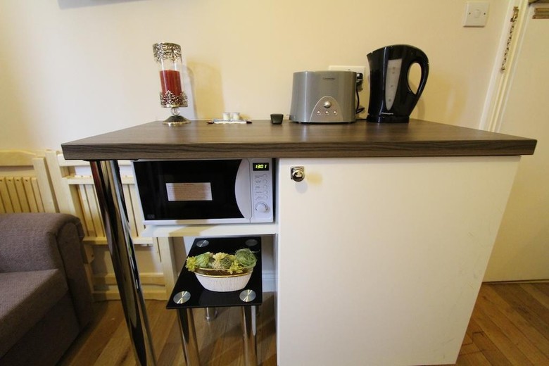 Brackenbury Apartments
