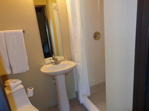 Mountain Trail Lodge Oakhurst