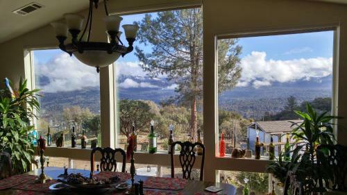 Yosemite Sierra View Bed & Breakfast