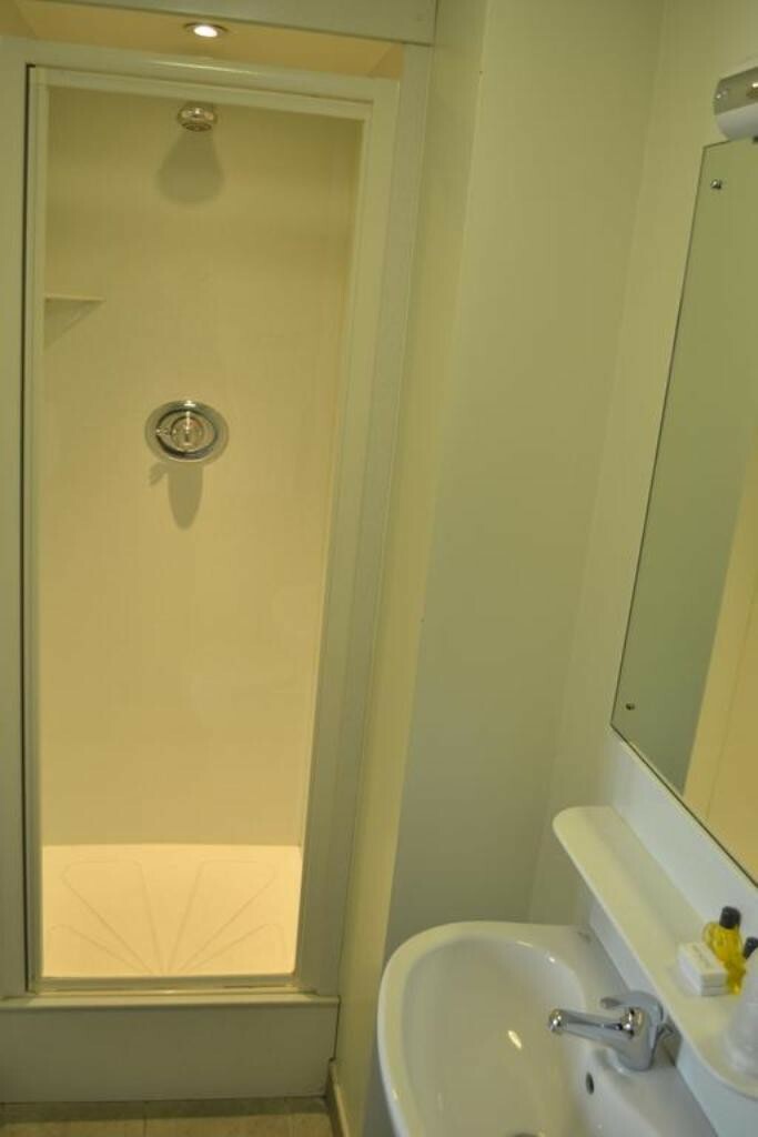 Hostal Garden Court Hotel