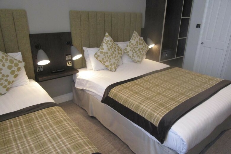 Hostal Garden Court Hotel