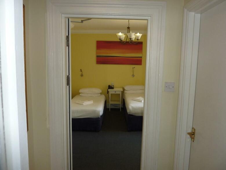 Hostal Manor Hotel