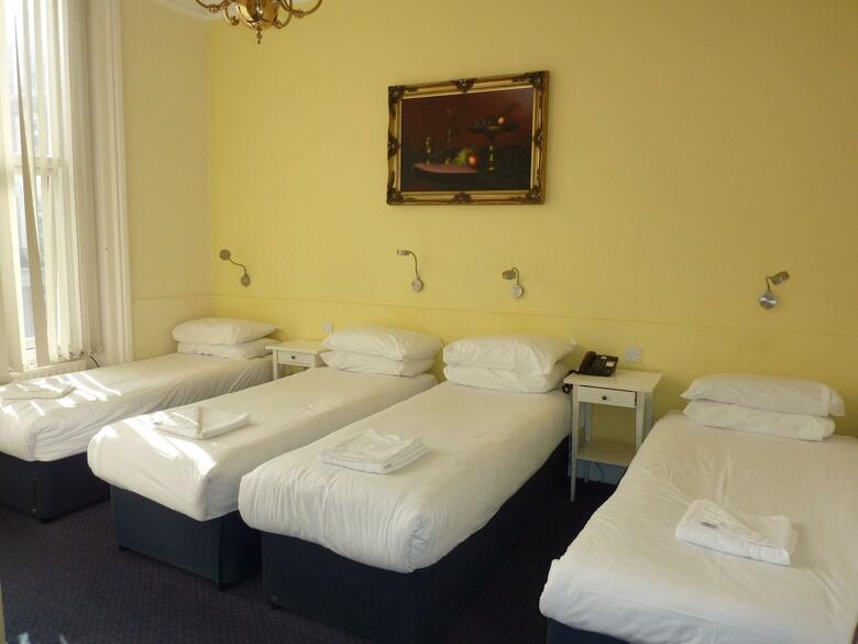 Hostal Manor Hotel