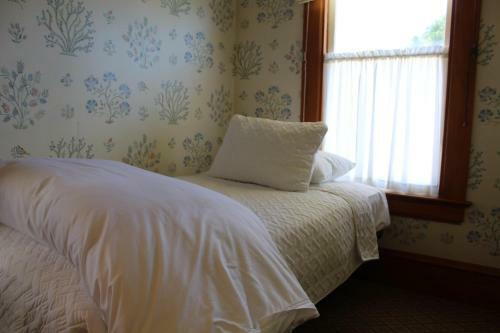 Bed & Breakfast Pacific Grove Inn