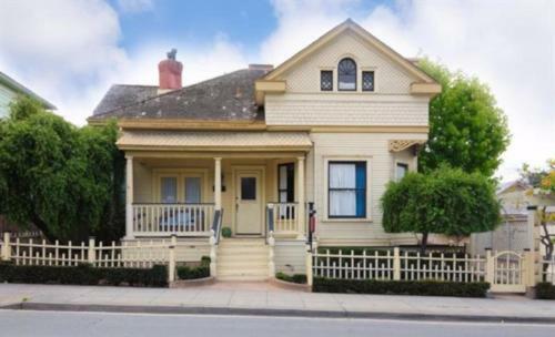 Bed & Breakfast Pacific Grove Inn