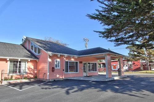 Motel Butterfly Grove Inn