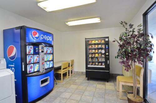 Motel 6 Palm Springs East