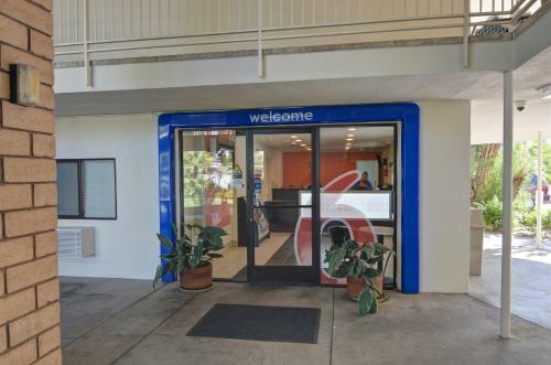 Motel 6 Palm Springs East