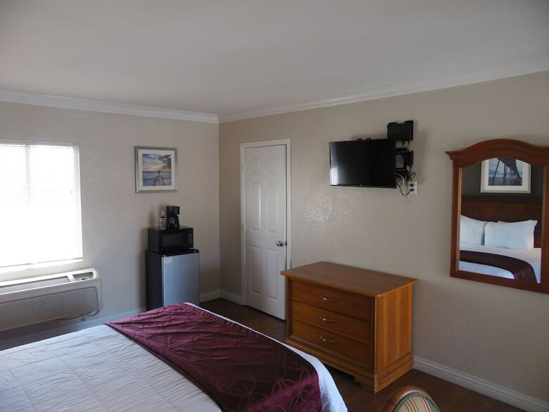 Hi-way Host Motel