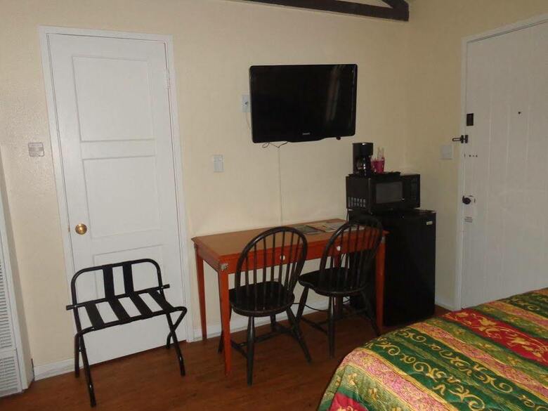 Farmhouse Motel