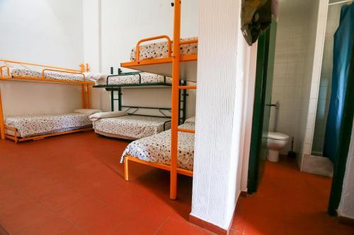 Layos Hostel - Camp