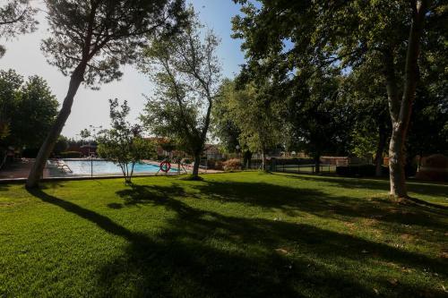 Layos Hostel - Camp
