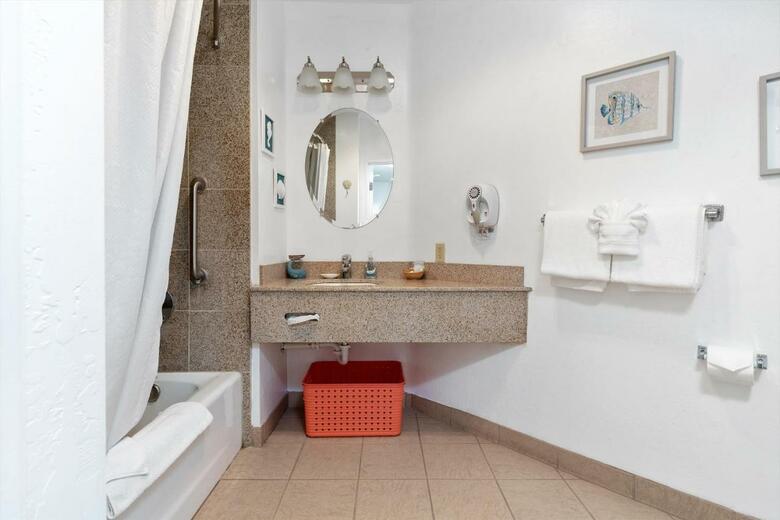 Hotel Beach House Inn & Suites