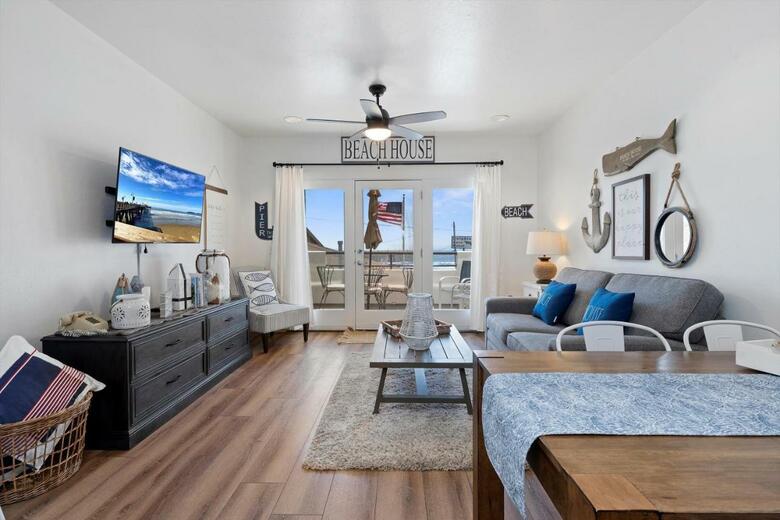 Hotel Beach House Inn & Suites