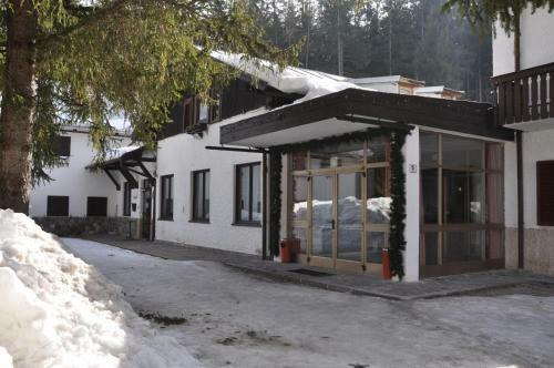 Hostal Casa Alpina Dobbiaco