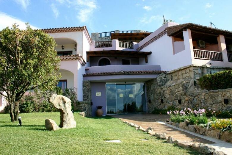 Hotel Club Li Graniti