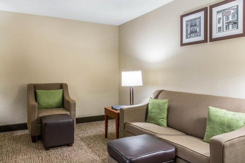 Hotel Oglethorpe Inn & Suites