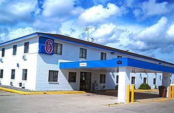 Motel 6 Fargo- South
