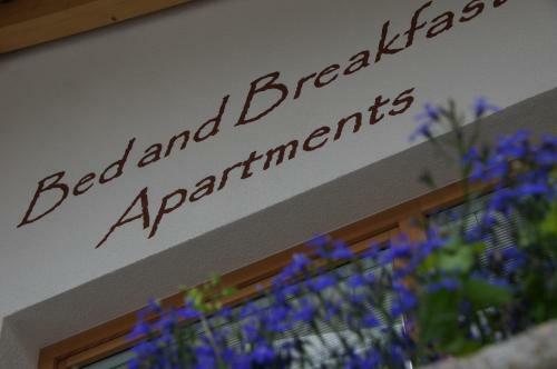 Hostal Monti Pallidi B&B Apartments