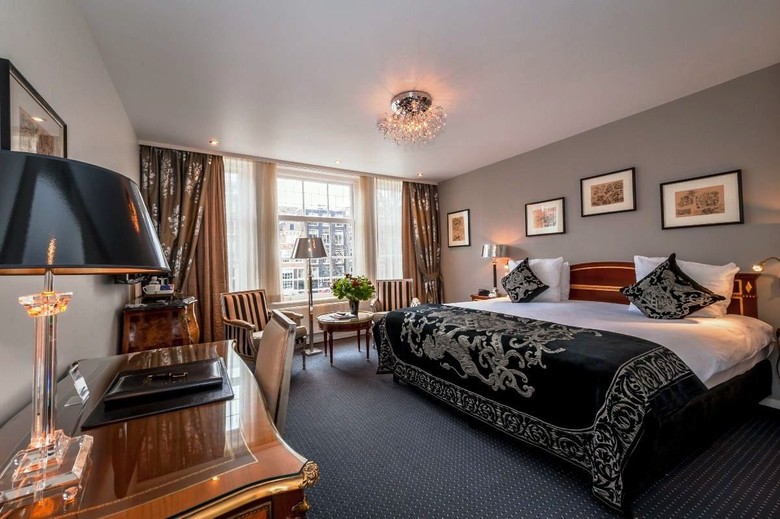Ambassade Hotel