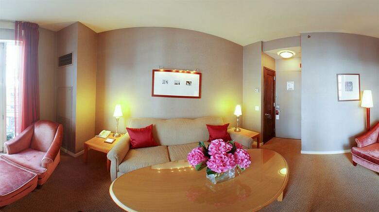 Hotel Giraffe