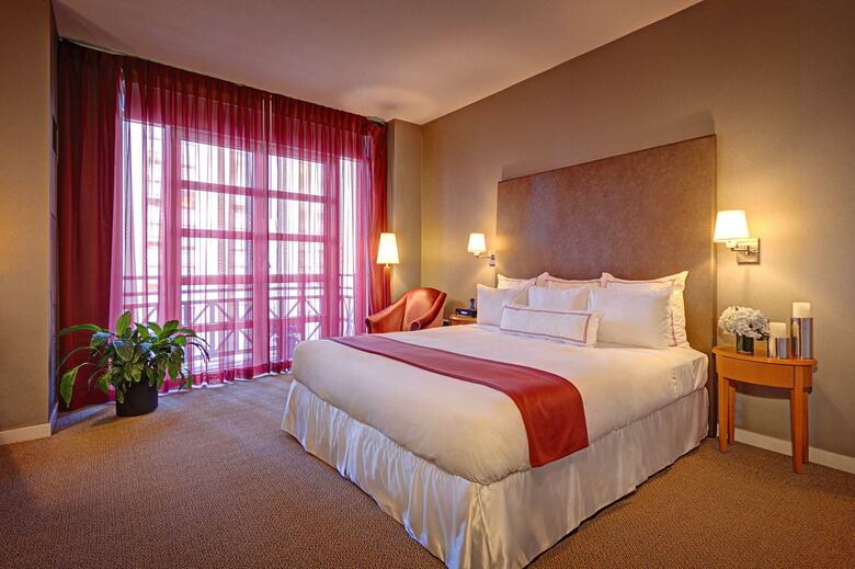 Hotel Giraffe
