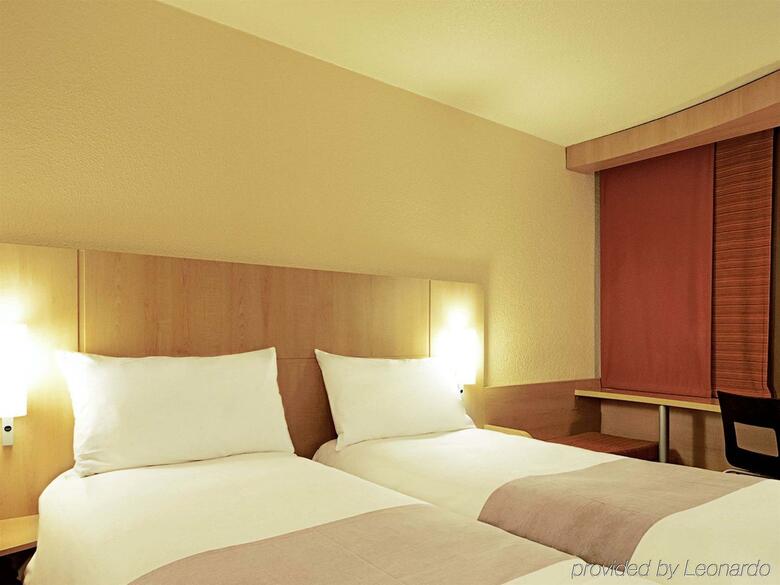 Hotel Ibis Saint Quentin Basilique