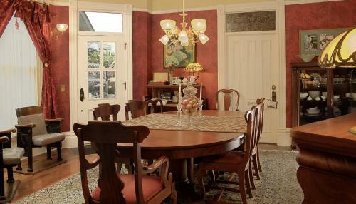 Bed & Breakfast C'est La Vie Inn