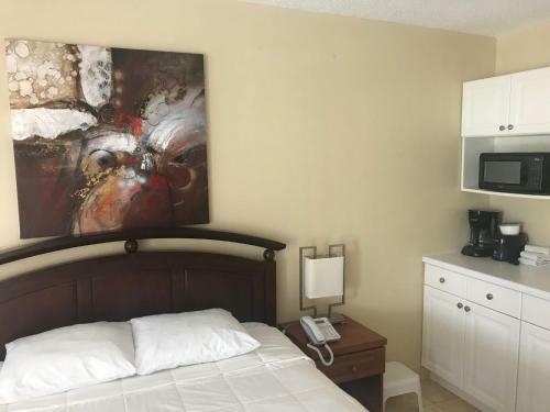 Dolphin Motel
