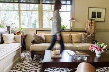 Stonehurst Place Bed & Breakfast