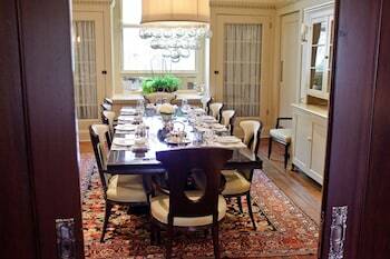 Stonehurst Place Bed & Breakfast
