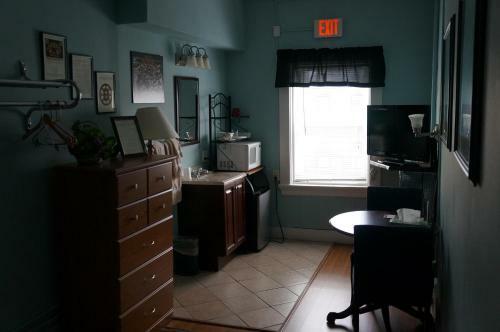 Hostal 463 Beacon Street Guest House